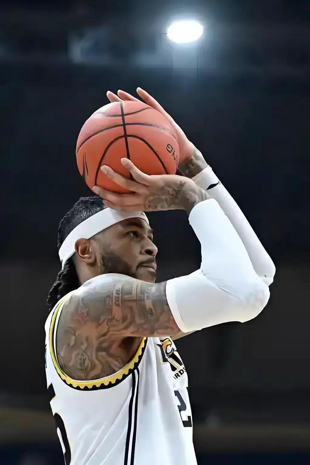 赛后突围战来临，辽宁本钢围绕全明星赛状态回暖，赛场秩序良好，轮换策略成焦点的简单介绍