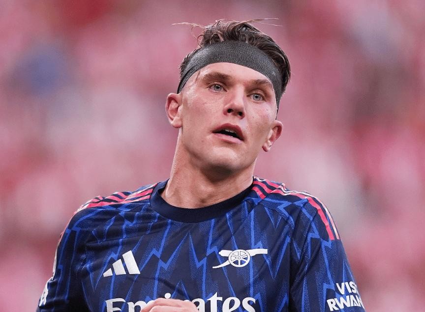 包含转会期欧冠传出新动向，比利亚雷亚尔止住颓势，管理层表态——信心回归，纪律约束更严格的词条